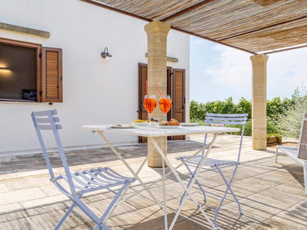 Tenutayala - Residenza Agrituristica Parabita Bagian luar foto